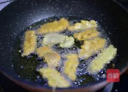 Illustration of how to make dry-fried crispy pork 8