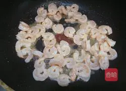 Illustration of how to make shrimps with smooth eggs 7