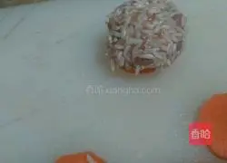 Illustration of how to make pearl meatballs 12