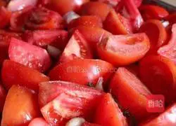 Illustration of making homemade Italian tomato sauce 3