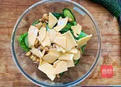 Cheese Salad Bento Recipe Illustration 7