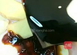 Illustration of how to braise chicken legs in rice cooker 3