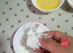 Illustration of how to make mashed potato and shrimp balls 12