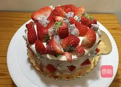 Illustration of the six-inch strawberry cream cake 18