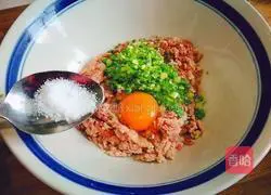 Illustration of how to make fried lotus root cake 4