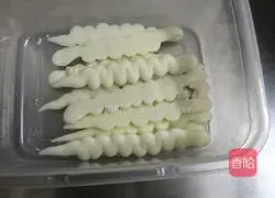 Illustration of how to make cherry tomato chocolate cake 5