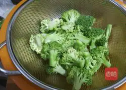 Illustration of how to make Broccoli and Potato Salad 1