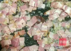 Illustration of how to make creamy mushroom bacon pasta 6