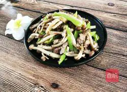 Illustration of how to make stir-fried meat with crab flavored mushrooms 1