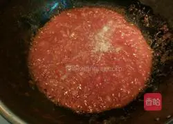 Illustration of how to make pizza sauce 11