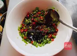 Illustration of how to steam fish head with chopped pepper 8