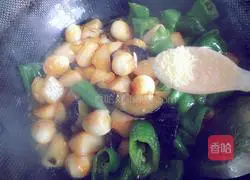 Illustration of how to make stir-fried quail eggs and three fresh vegetables 16