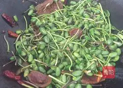 Illustration of how to make fried bean sprouts with sausage 8