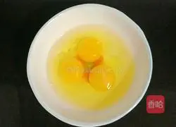 Illustration of how to make fried eggs with shrimps 5