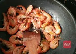 Illustration of how to make tomato sauce prawns 6