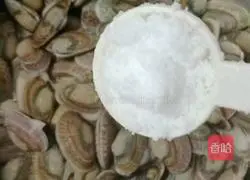 Illustration of how to make stir-fried flower armor 1