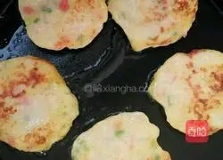 Illustration of making mashed potato, shrimp and ham pancakes 5