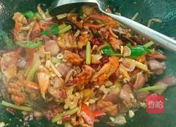 Illustration of how to make spicy crab with twist 8