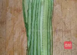 Illustration of how to make steamed chicken and cucumber rolls 1