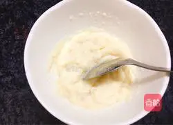 Illustration of how to make cocoa mango mousse 3