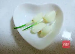 Illustration of how to make fried zucchini with tomato sauce 3