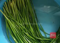 Illustration of how to make fried leeks and shrimps 2