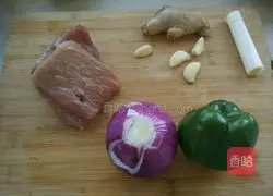 Illustration of how to make authentic Northeastern pot-wrapped pork 1
