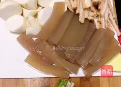Illustration of how to make chicken with bamboo shoots and taro (roasted chicken) 2