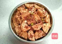 Illustration of how to make steamed pork ribs with taro powder 8