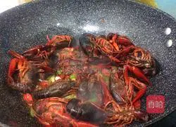 Illustration of how to make Sichuan style crayfish 8