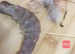 Illustration of how to make golden anchovy shrimp 2