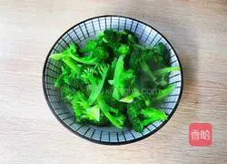 Stir-fried broccoli with scallops and shrimps Illustration of how to do it 5