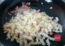 Illustration of how to make black pepper pasta 8