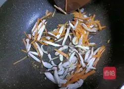 Illustration of how to make stir-fried tendons with shrimps 6