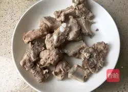 Bitter melon, pickled cabbage and pork ribs soup recipe 3