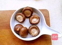 Illustration of how to make tofu balls stuffed with mushrooms 2