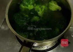 Illustration of how to make stir-fried diced broccoli 3