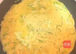 Illustration of how to make cucumber, meat floss and tomato sauce egg pancake 9