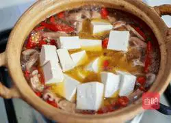 Illustration of how to cook large intestine with tofu in a casserole 8