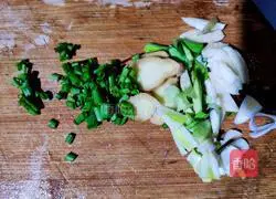 Illustration of braised prawns that adults and children love to eat 1