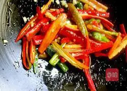 Illustration of how to stir-fry shredded pork with Hangzhou pepper and pickled mustard 10