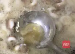 Illustration of cooking snails with pickled vegetable juice 10