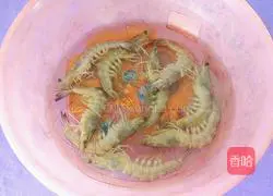 Illustration of how to make sugar-moistened shrimp 1