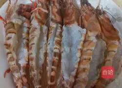 Illustration of how to steam prawns with vermicelli 3