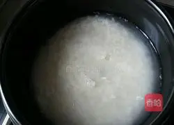 Illustration of how to make claypot rice with double cured meats 3