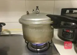 Illustration of how to make pork with pickles and vegetables 13