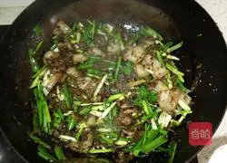 Illustration of how to make twice-cooked pork with pickles and garlic sprouts 7