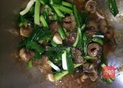 Illustration of how to cook sea cucumbers with green onions 11