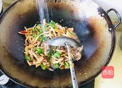 Illustration of how to make shredded squid with pickled pepper 12