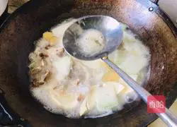 Illustration of how to make winter melon and fish head stewed with tofu 4